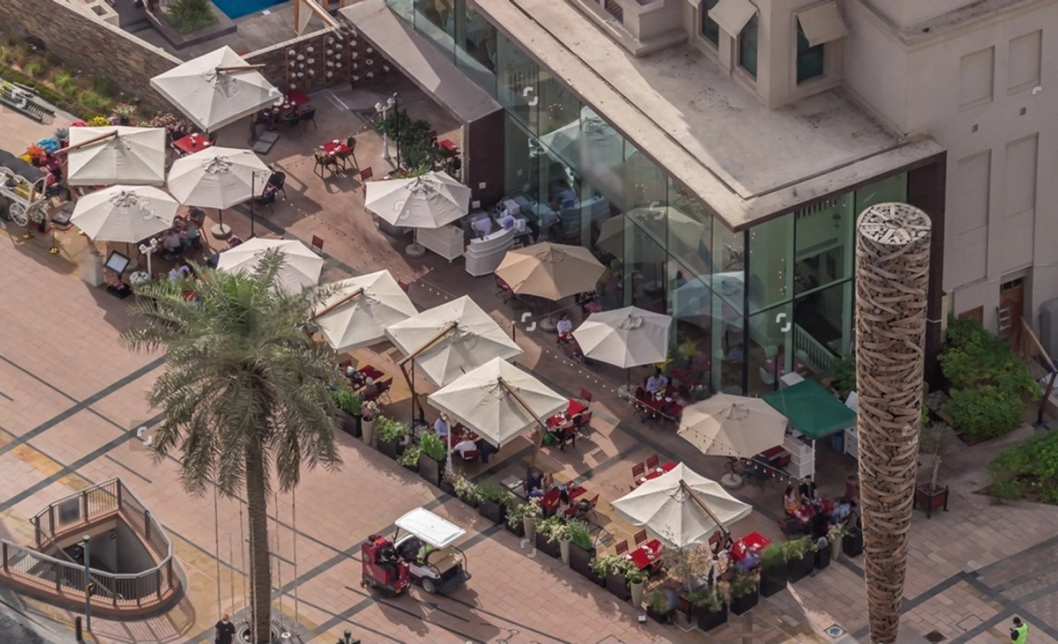 outdoor restaurant in downtown dubai