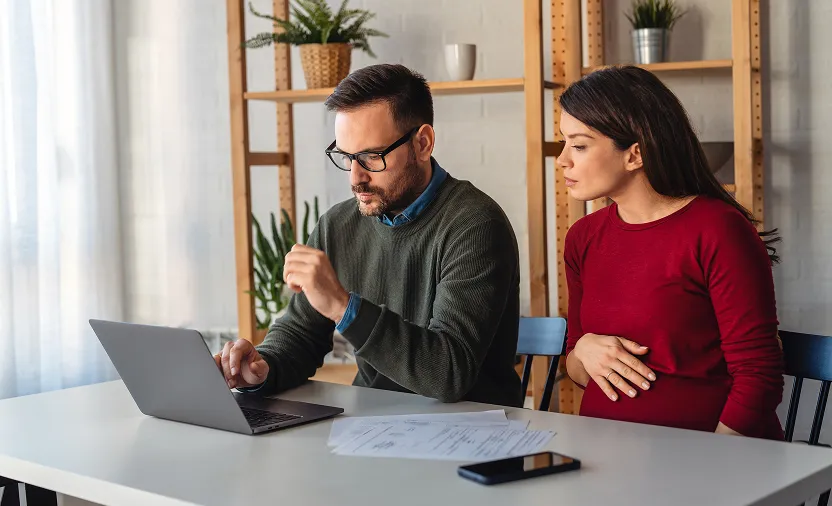 couple looking for rent payment methods in Abu Dhabi