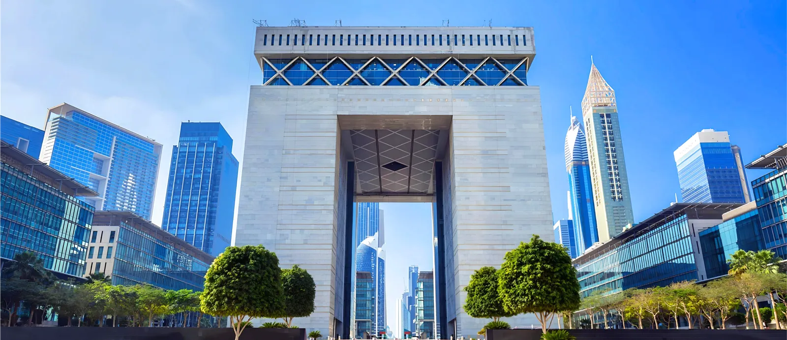 Modern Dubai skyline with towering buildings, illustrating the luxury and business life at DIFC