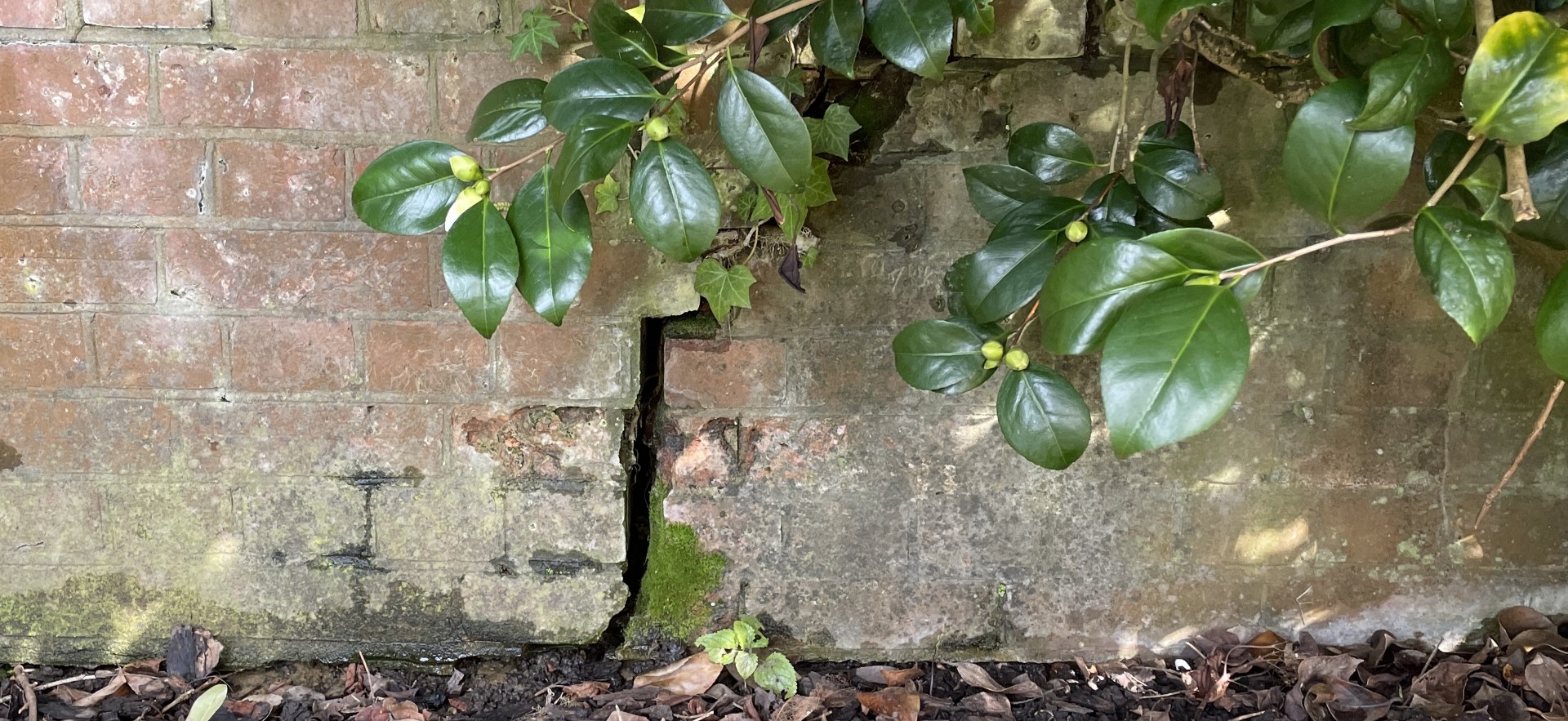 retaining wall brick fracture