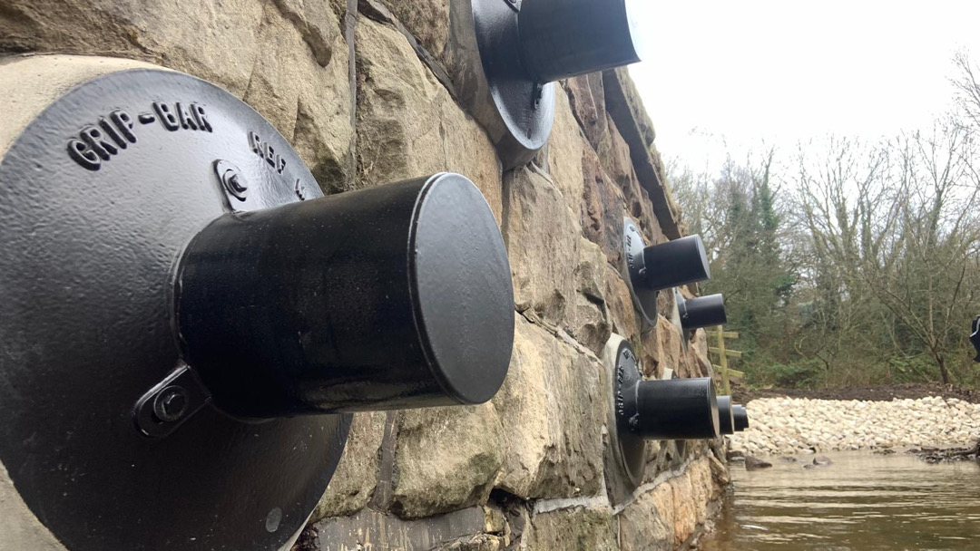 retaining wall drainage system