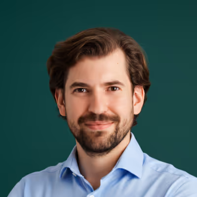 Dmytro Yakimov – Chief Product Officer at Placy – Professional Business Headshot