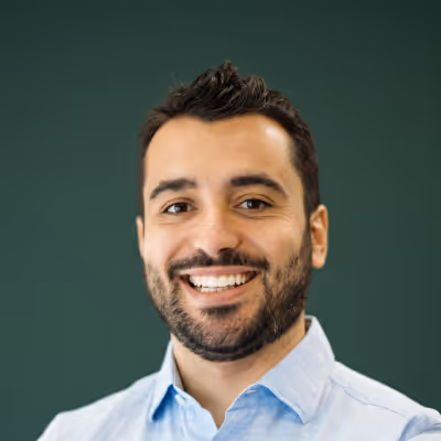 Sotiris Komodromos – Chief Commercial Officer at Placy – Professional Business Headshot