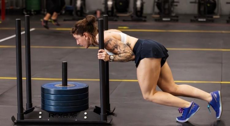 A person in a gymAI-generated content may be incorrect.