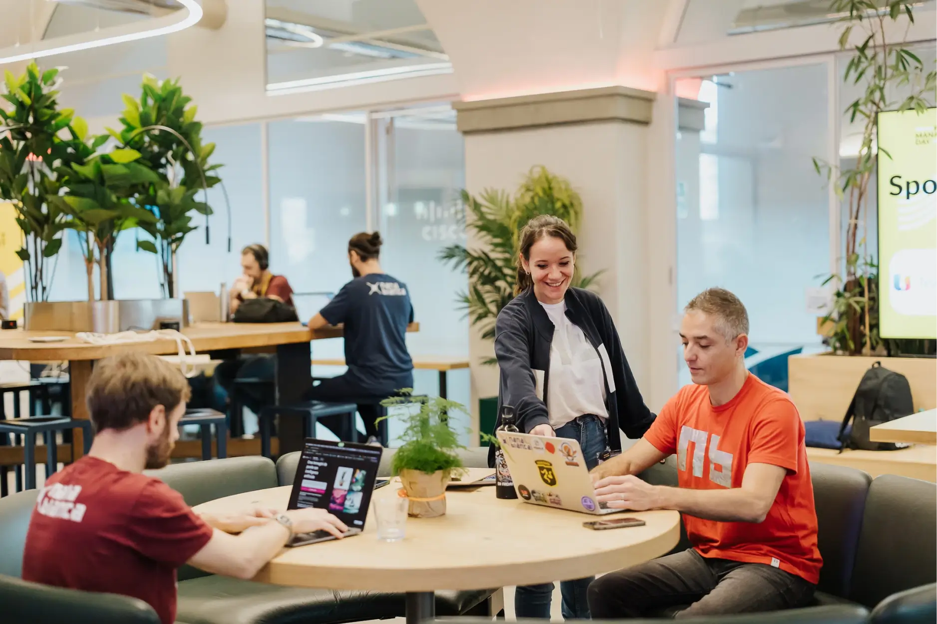 Nana Bianca coworking space at FcRF Innovation Center, with modern desks, plants and a collaborative environment ideal for startups and professionals in Florence.