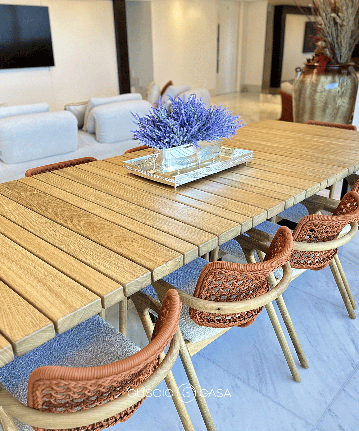 Mesa Amelia tampo lunar e Cadeira Ravena de madeira