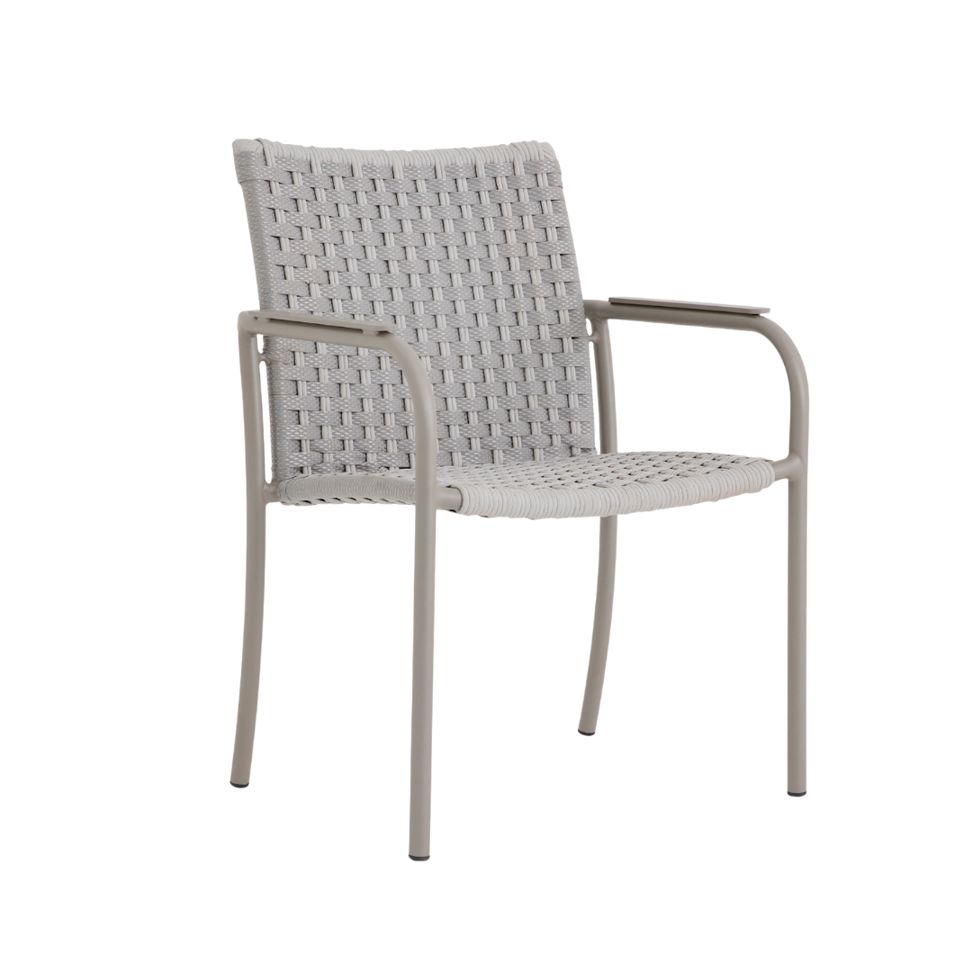 A Cadeira Ilha Bela foi criada para valorizar ambientes internos e externos com elegância atemporal e conforto absoluto. Seu design contemporâneo aliado a materiais de alta durabilidade transforma qualquer espaço em uma experiência visual e sensorial.