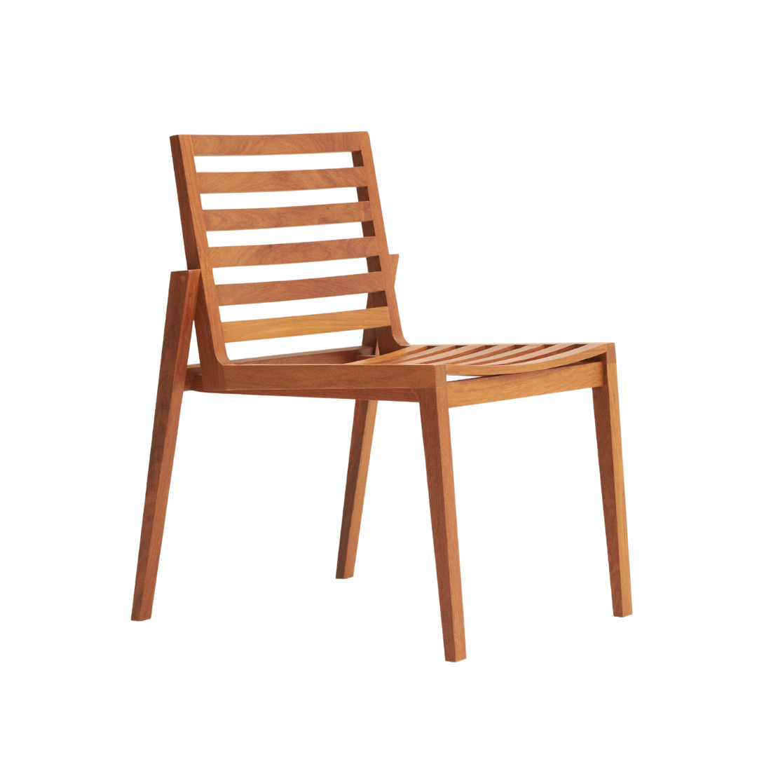 A Cadeira Ypê combina simplicidade e elegância com sua estrutura em madeira Cumaru, possui alta durabilidade e beleza natural. Seu design clean valoriza qualquer ambiente. Ideal para composições versáteis, tanto internas quanto externas. 