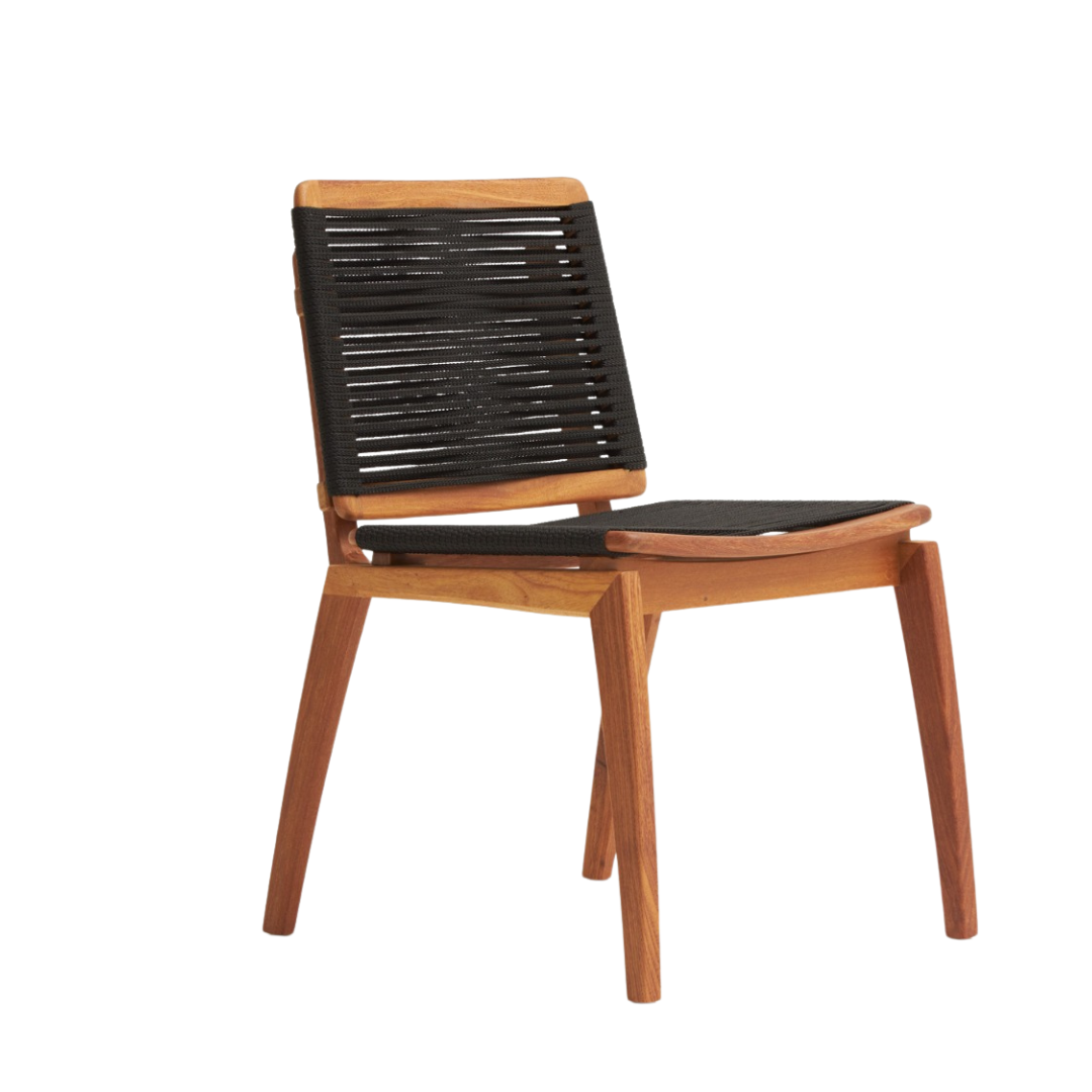 Linhas leves e design envolvente que expressam modernidade com elegância.
Uma peça versátil que eleva áreas internas e externas com conforto, resistência e presença contemporânea.