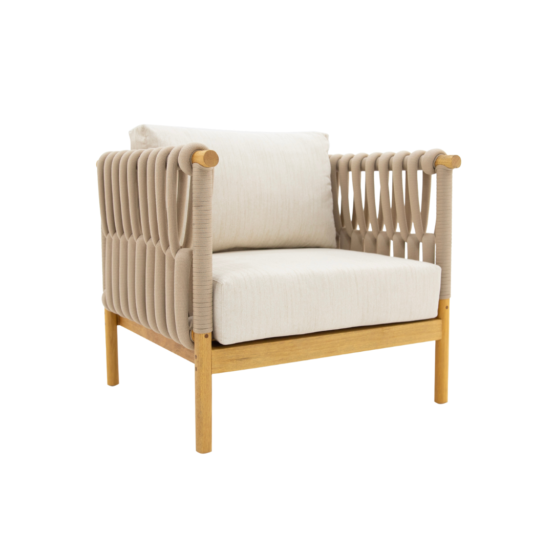 A linha Interna Malibu traz leveza e sofisticação. Seu design contemporâneo cria pontos de luz que valorizam o ambiente. Um detalhe elegante que transforma a atmosfera com charme e personalidade.