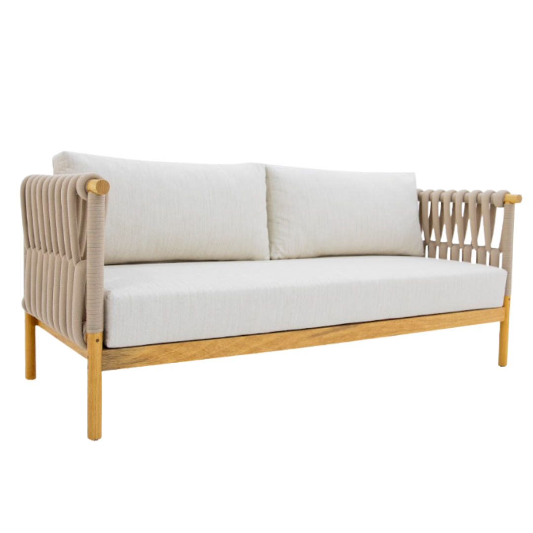 A linha Interna Malibu traz leveza e sofisticação. Seu design contemporâneo cria pontos de luz que valorizam o ambiente. Um detalhe elegante que transforma a atmosfera com charme e personalidade.