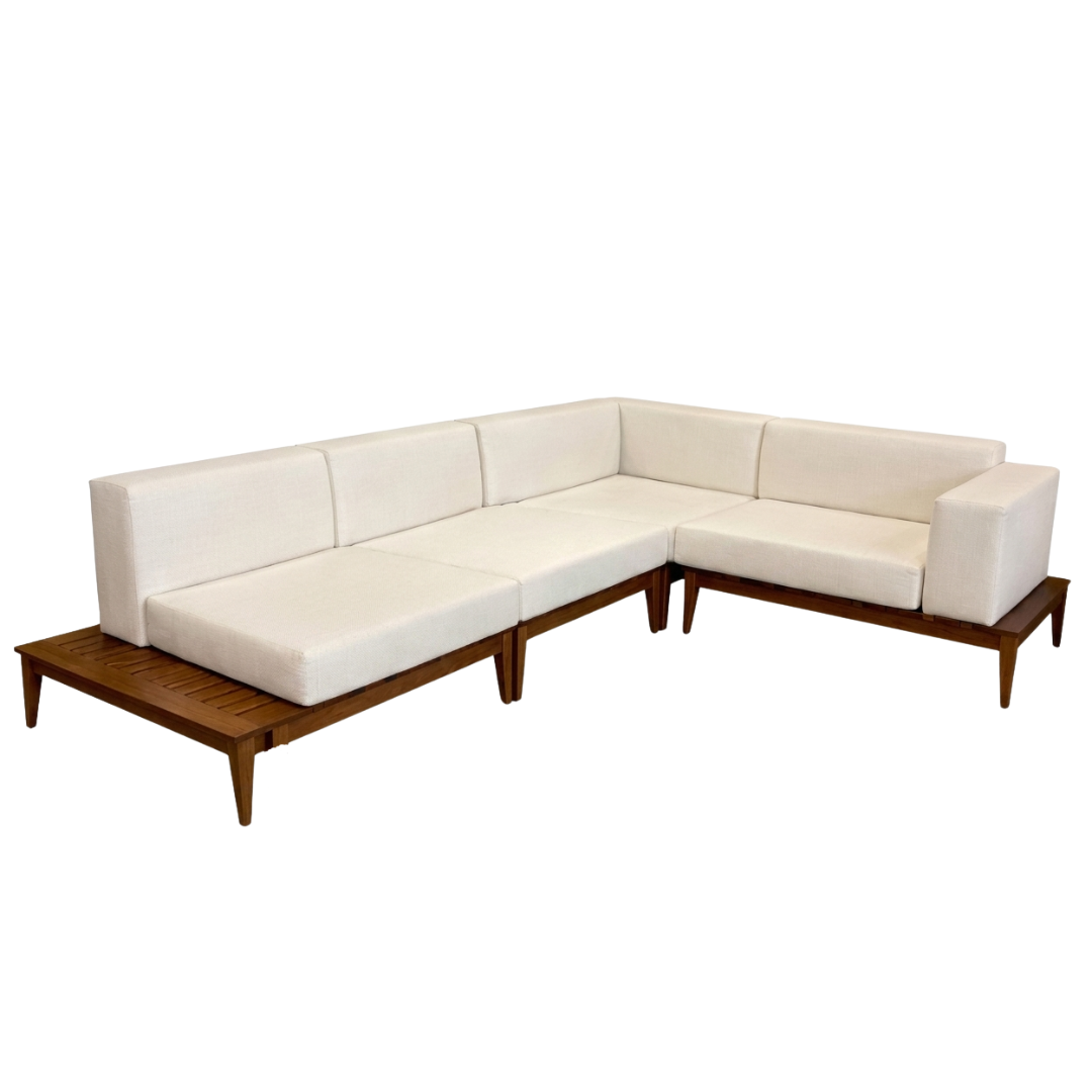 O Sofá Modular Inhotim traduz a essência do design contemporâneo com leveza e sofisticação. Sua composição modular permite criar ambientes acolhedores e elegantes, valorizando cada detalhe do espaço com naturalidade e presença.