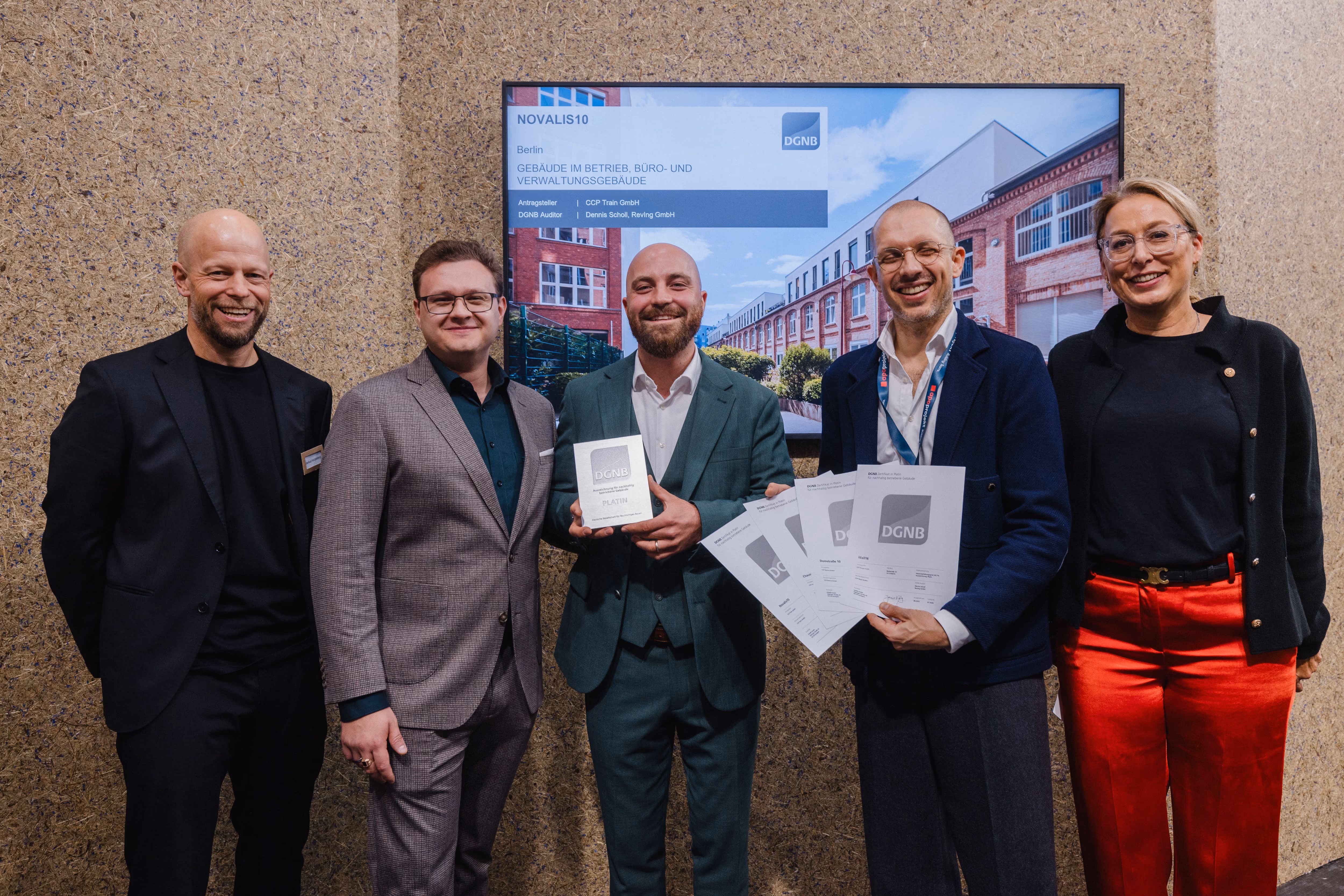 Visualisierung eines DGNB Consultants bei der Nachhaltigkeitsberatung für einen modernen Neubau; Themen: DGNB- und QNG-zertifiziertes Bauen, Klimafreundlicher Neubau (KFN).