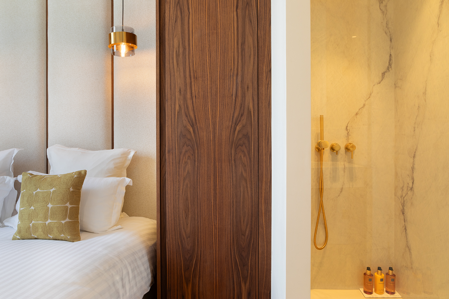 Cuisine design avec équipements modernes – Location d’appartement de luxe Maison Galante à Paris.