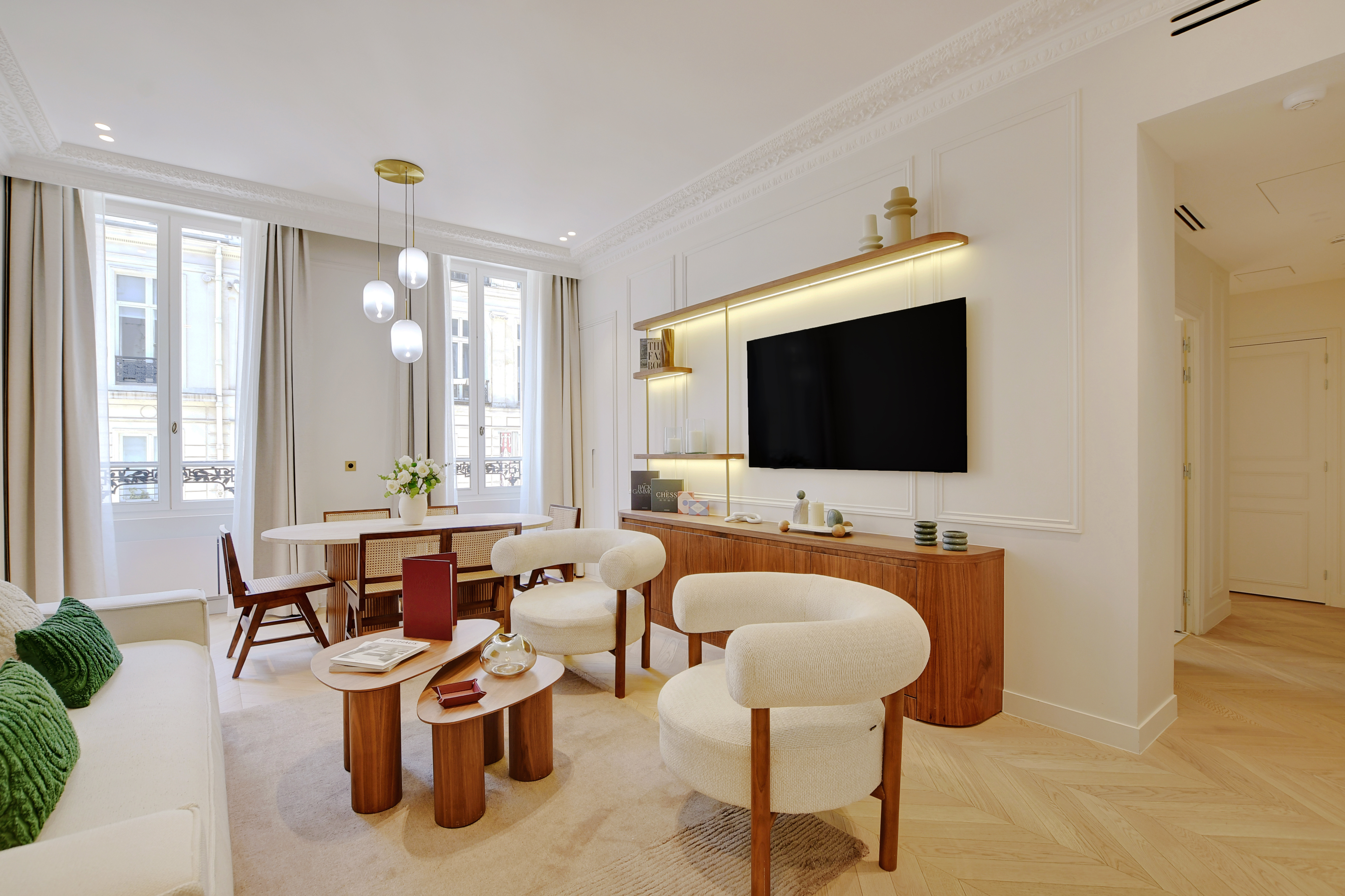 Chambre cosy avec salle de bain privative en marbre – Location d’exception avec Maison Galante à Paris.