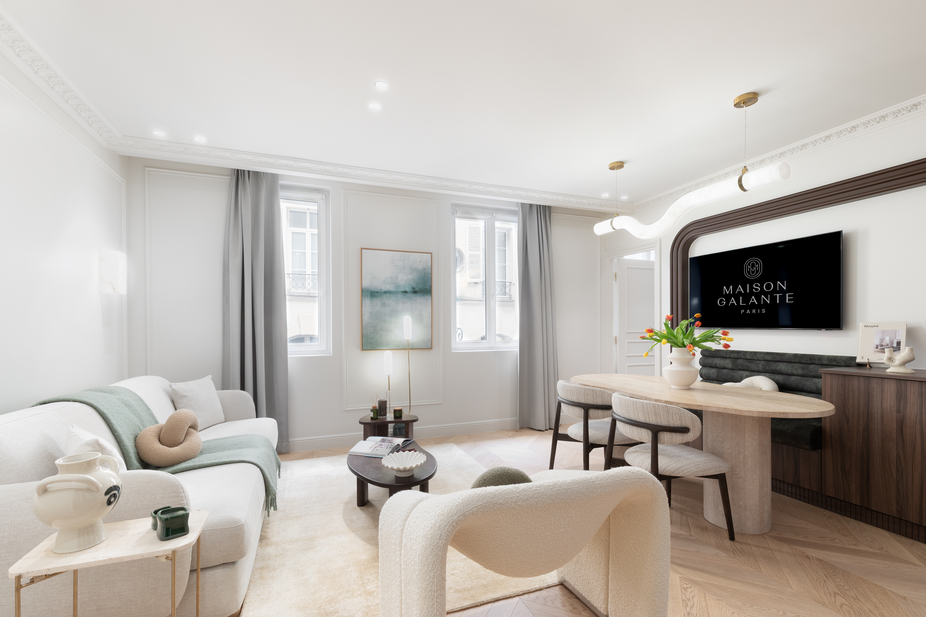 Cuisine en bois ouverte sur l’espace dînatoire – Location de prestige Maison Galante au cœur de Paris.