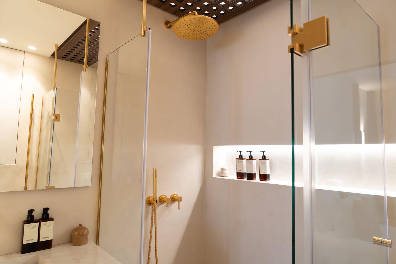 Chambre cosy avec literie premium – Séjour romantique ou en famille avec Maison Galante à Marseille.