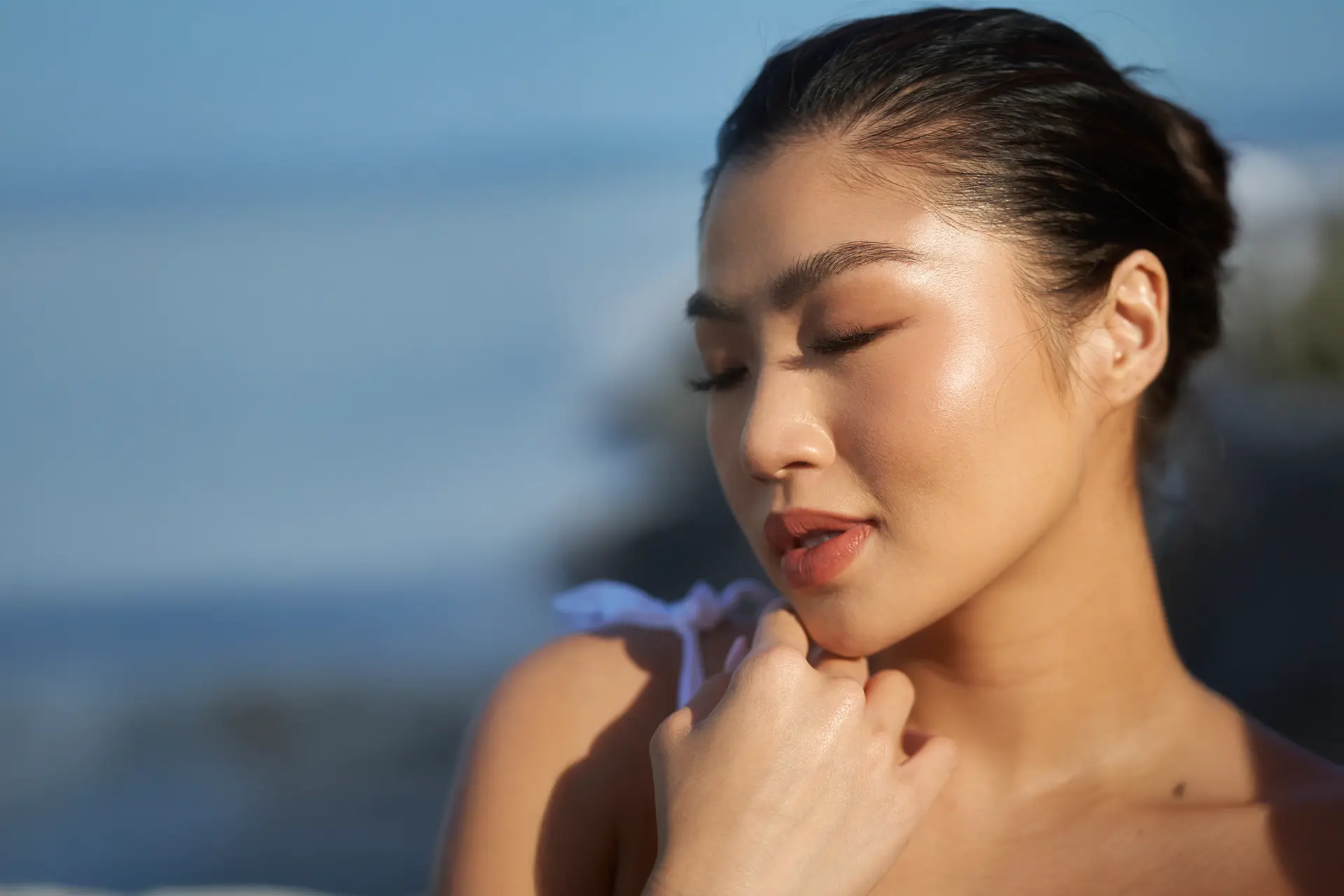 A young woman with smooth skin that is free of fine lines or wrinkles