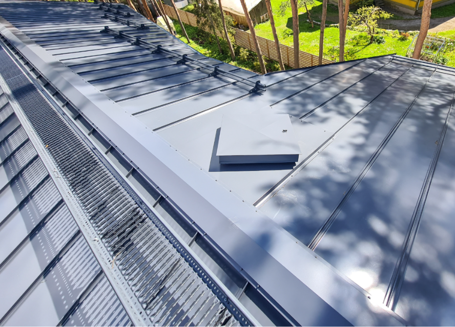 A roof of a houseAI-generated content may be incorrect.