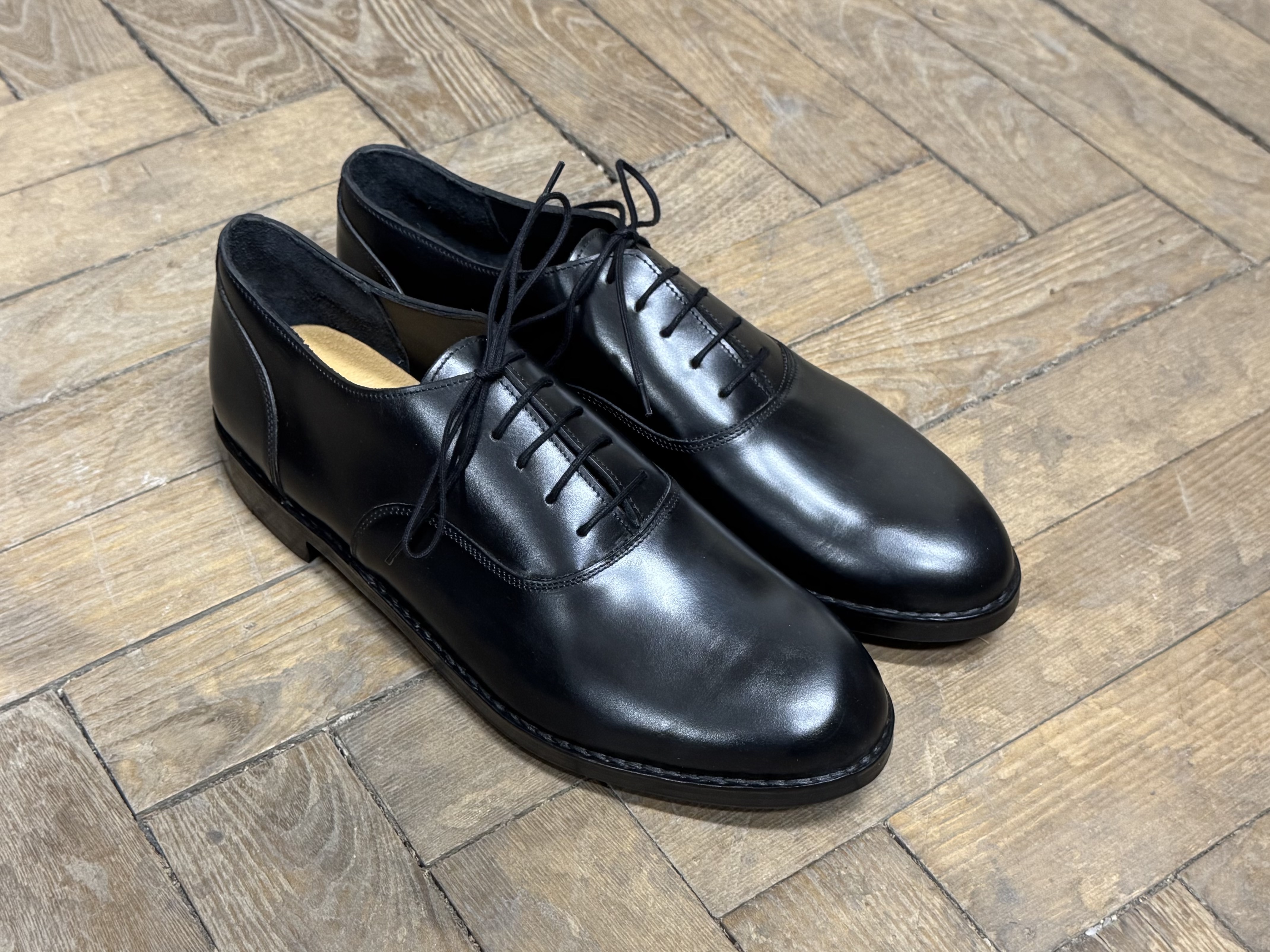 Černé oxford