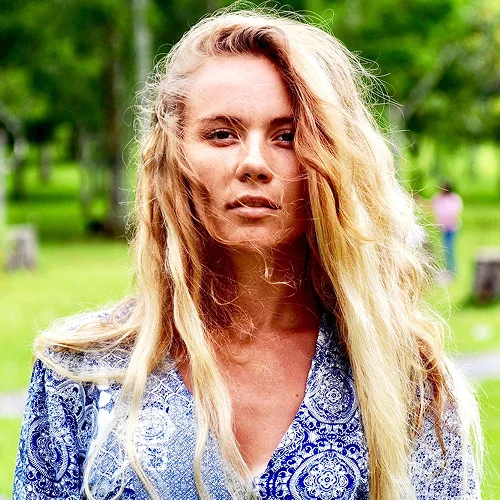 Anna Rozhnova portrait, Flowfellow client featured in testimonial section