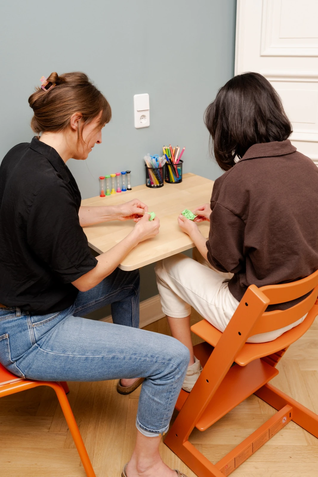 Ergotherapie Behandlung in hellen Altbau-Räumen in Vacura Praxis