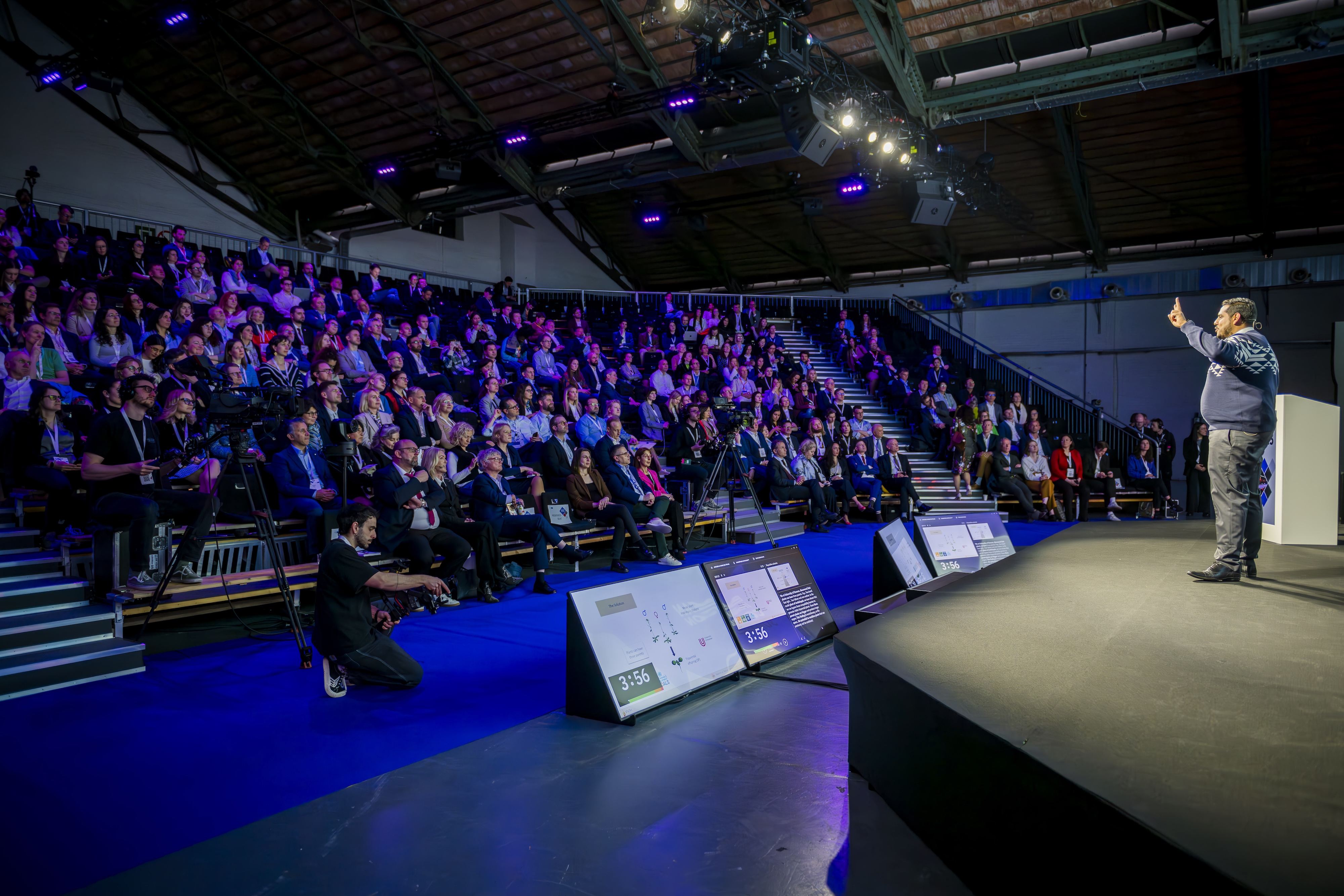 3patec member on stage