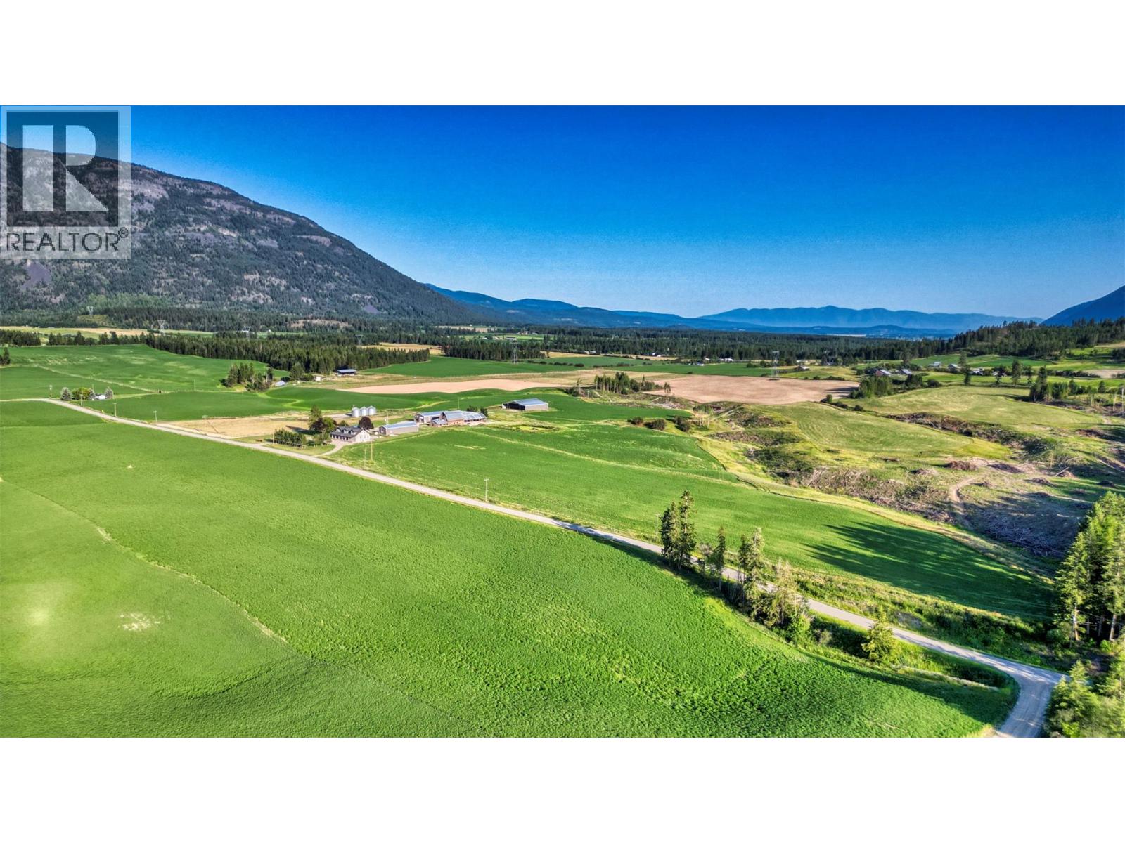 Plenty of water 3 inch feed from Kootenay River with water licence