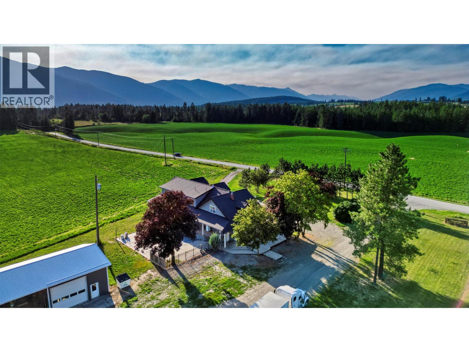 160 acres bordering USA border