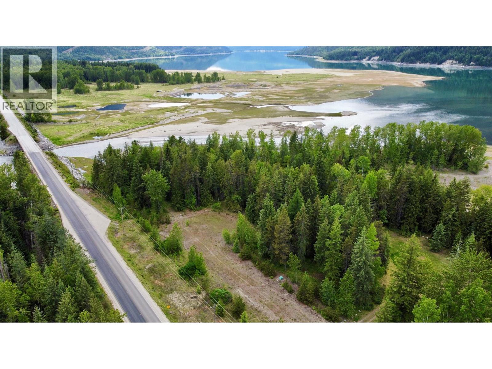 Wonderful location south of Nakusp