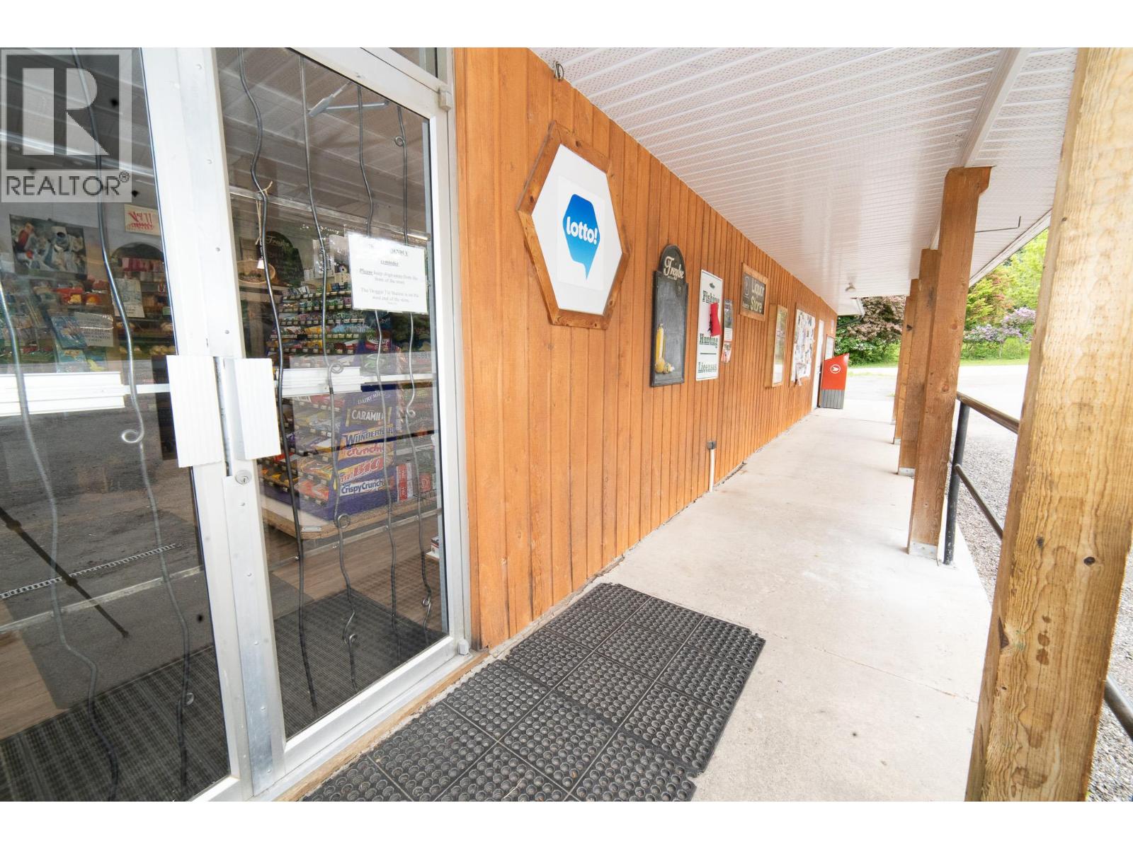 Front entrance riondel market