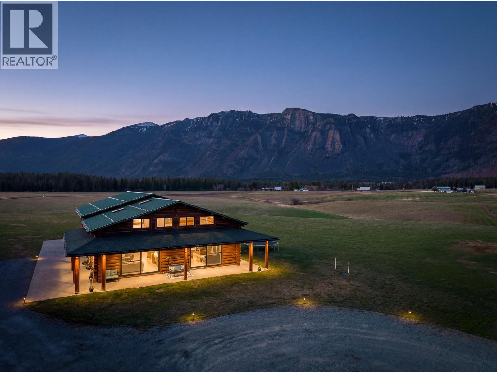 Log Home w/ attached garage