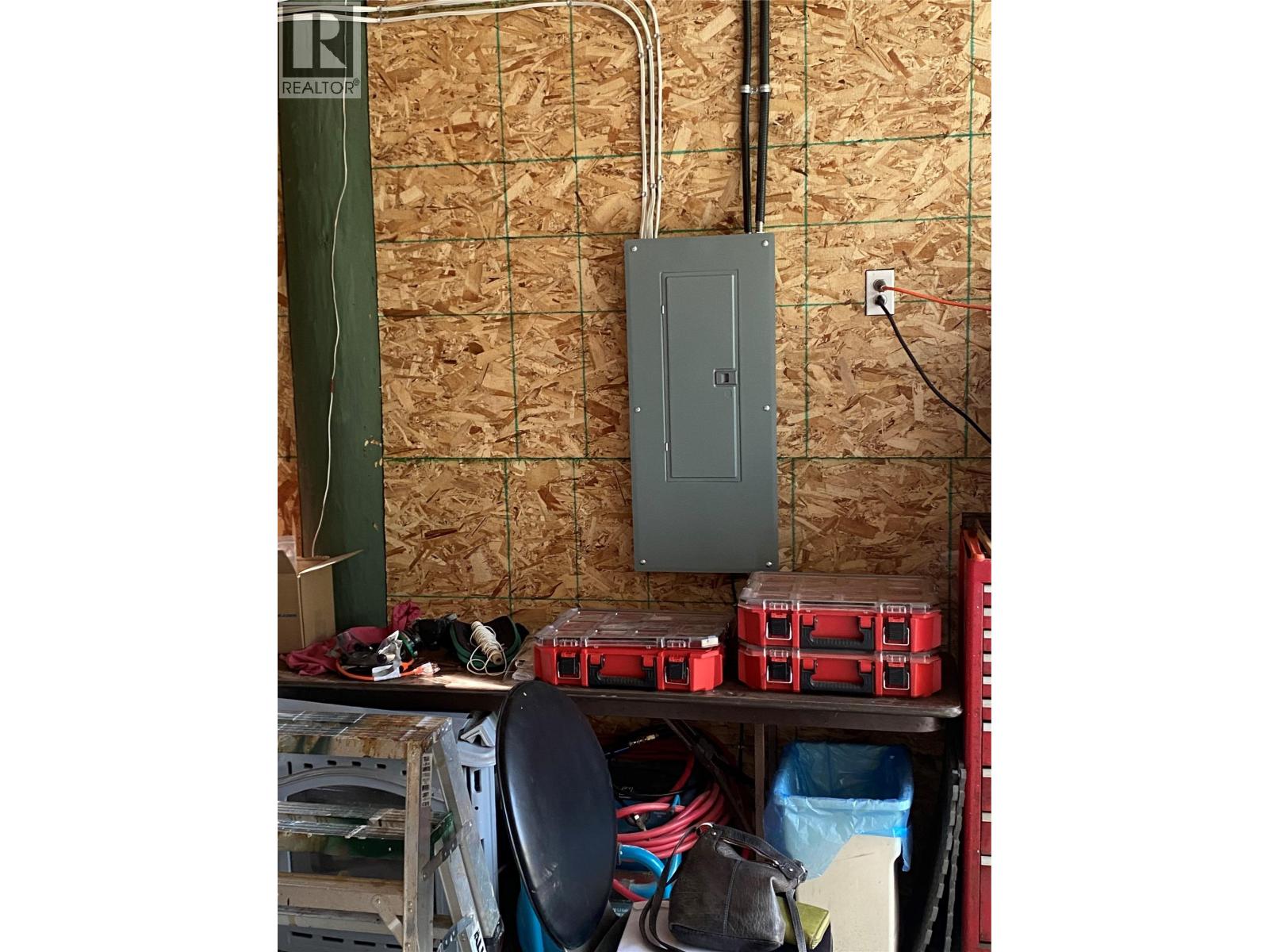 Separate power to adjacent 1000 sq ft space