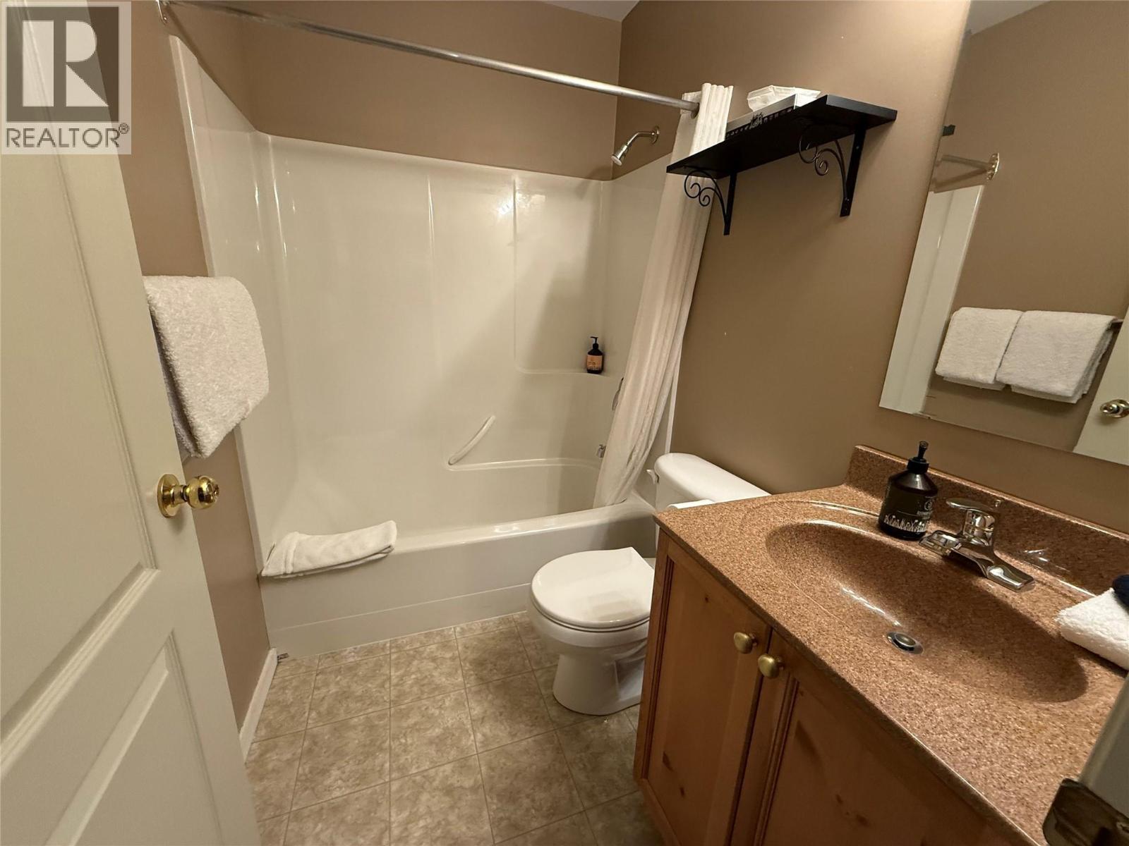 Loft bedroom ensuite