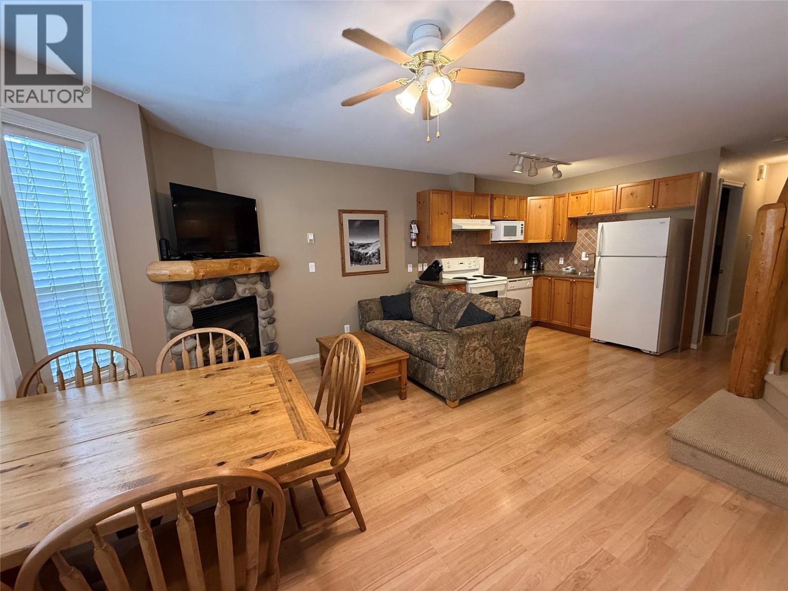 Livingroom, dinning and kitchen area open plan