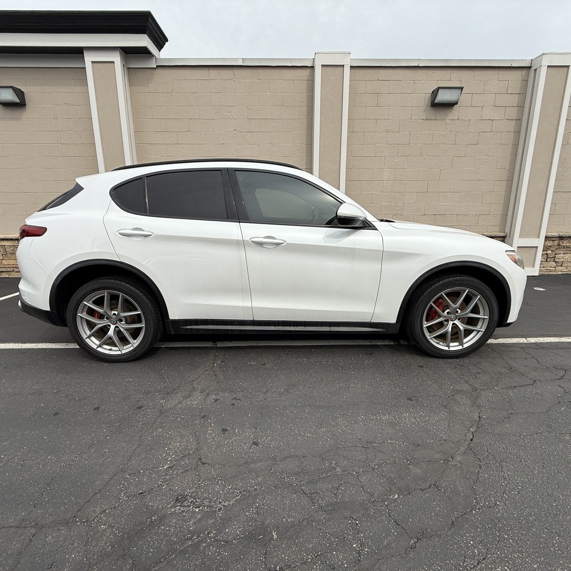 2018 Alfa Romeo Stelvio Q4 - Thumbnail 3