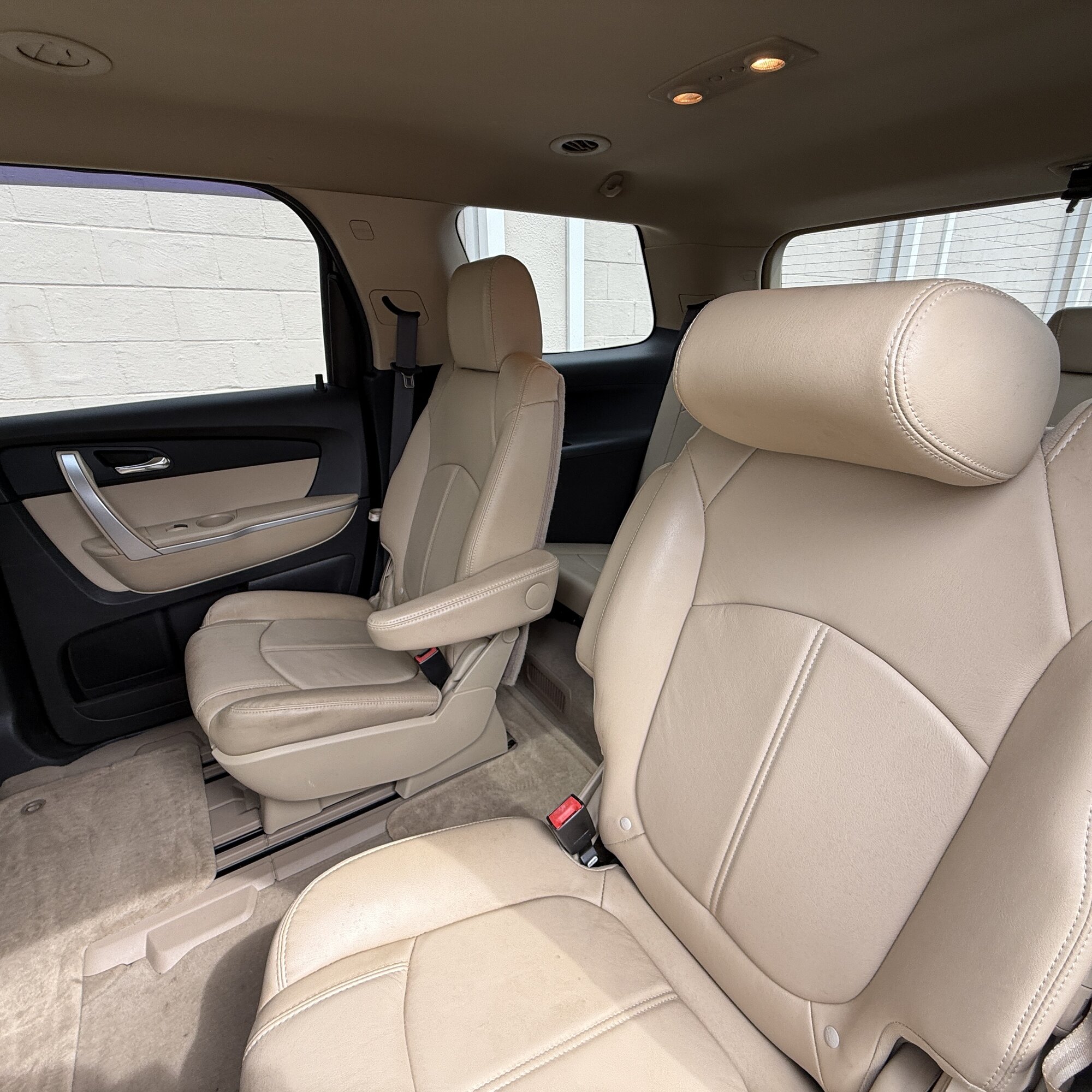 2011 GMC Acadia - Thumbnail 9