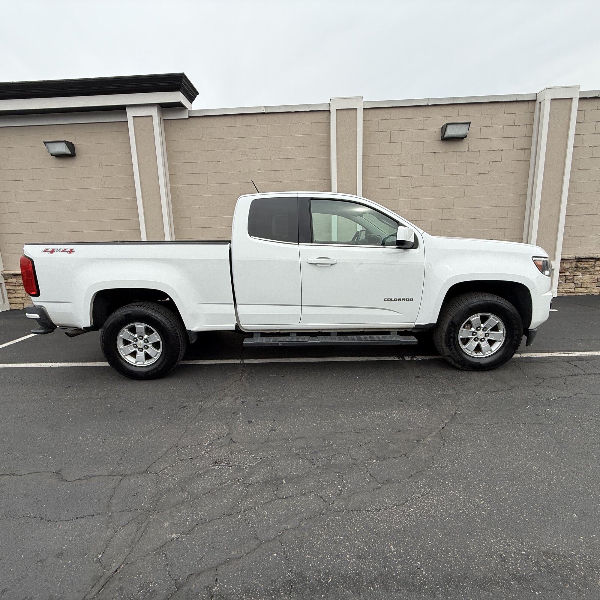 2015 Chevrolet Colorado - Thumbnail 3