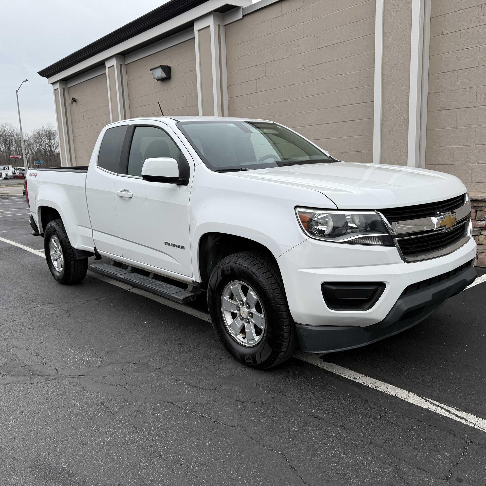 2015 Chevrolet Colorado - Thumbnail 2