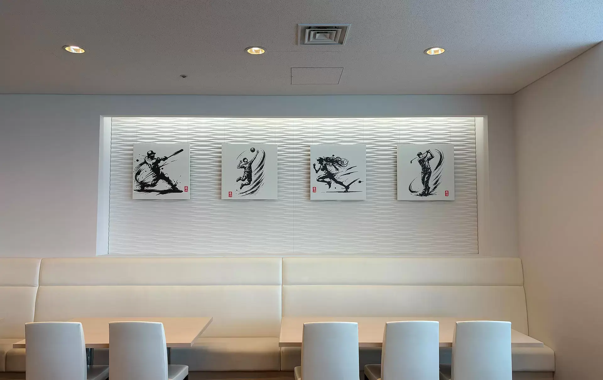 （作品：壱川製作所 / （左から）「放物線」、「疾風」、「陸上女子」、「軌跡」）