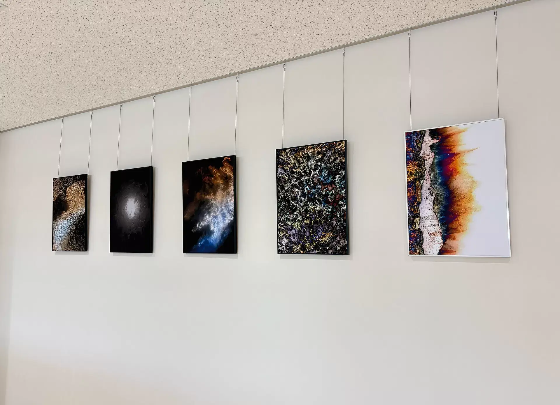 （作品：SILO3 /（左から） 「Transient original」、「Transient  恒星」、「Transient 宙」、「Transient  無題」、「Transient 無題」）