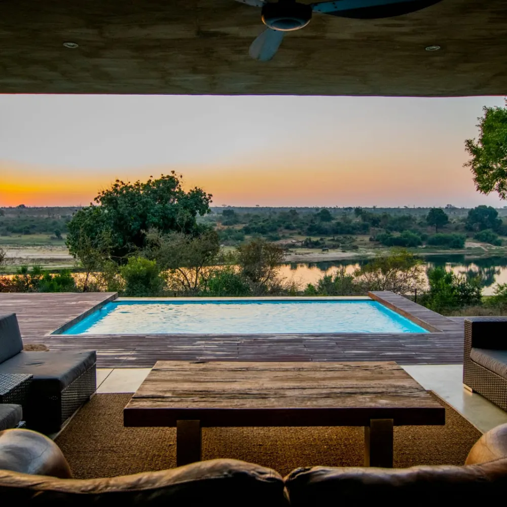 Family lodge near Crocodile River in Mjejane