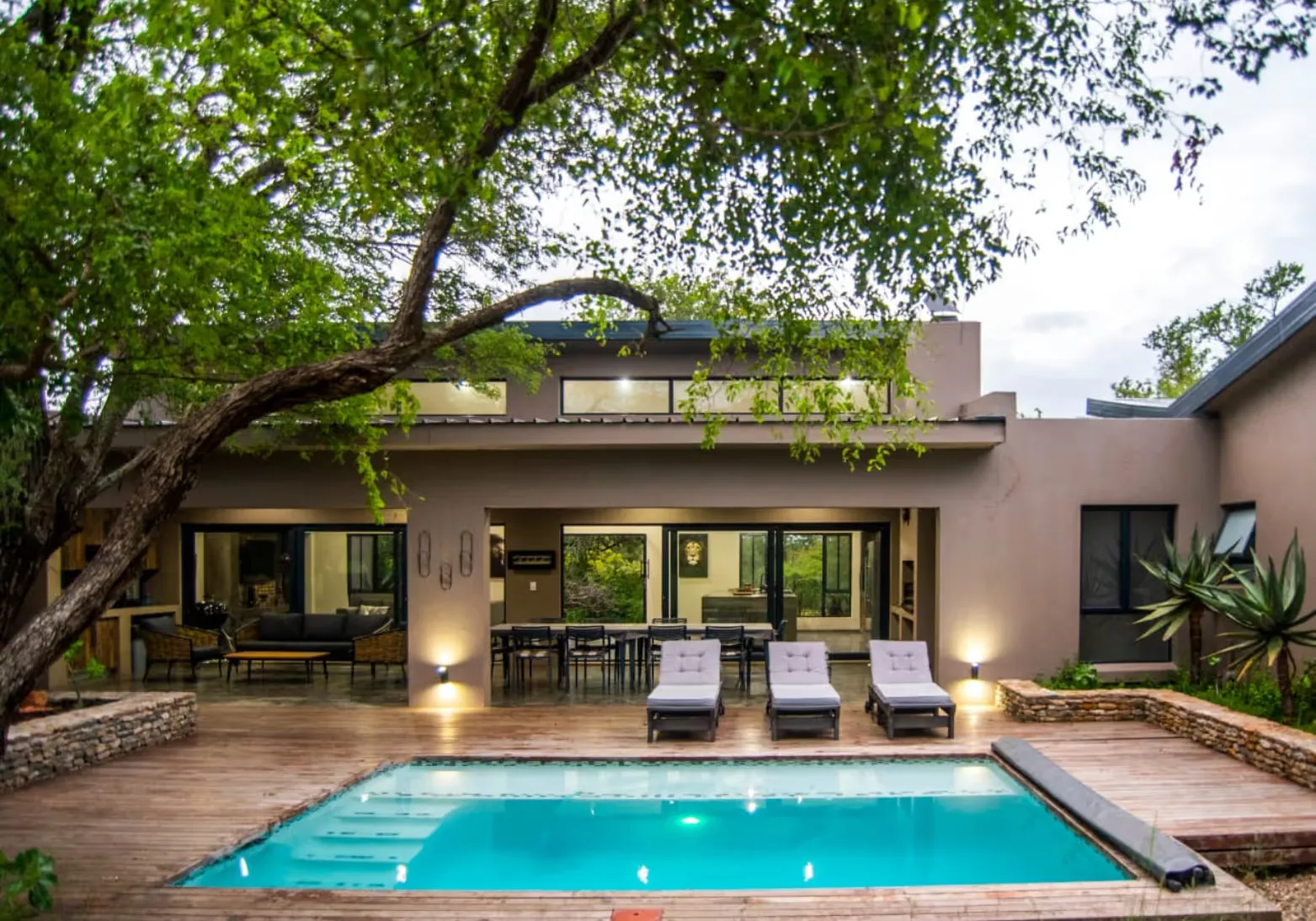 Ubhuti Lodge – lodge near Kruger at Mjejane, bordering Kruger Park