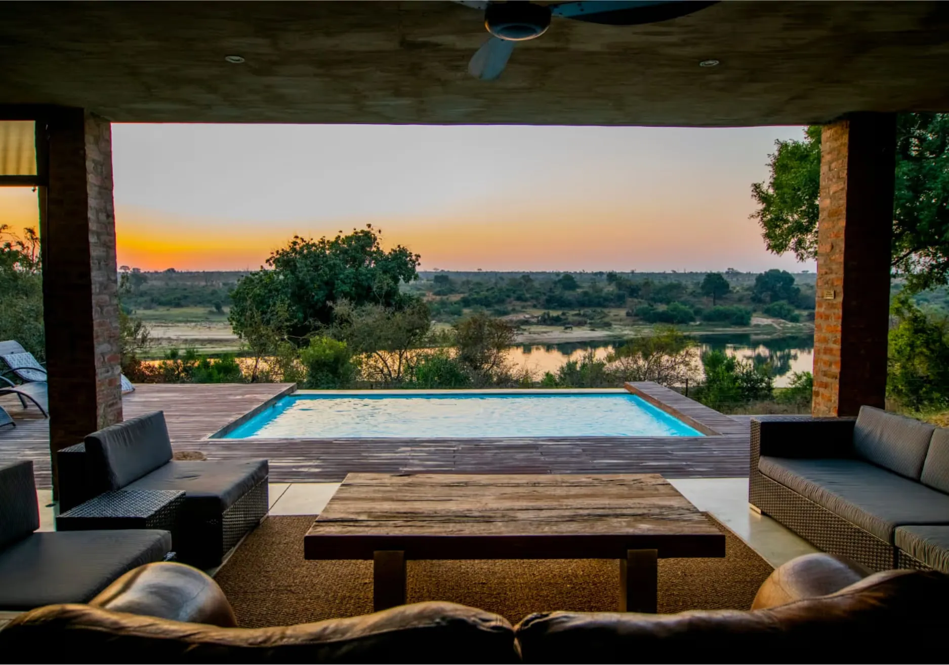 Nzuri River Lodge – exclusive-use safari villa in Mjejane Game Reserve