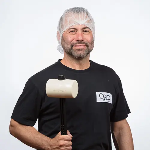 Teammitglied in lustiger Pose