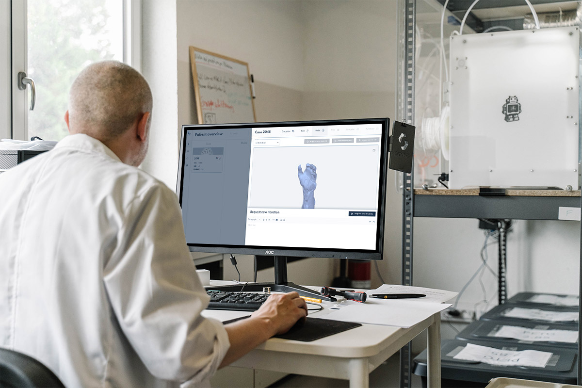 Orthotic technician using computer aided design tool IMG2: Technician