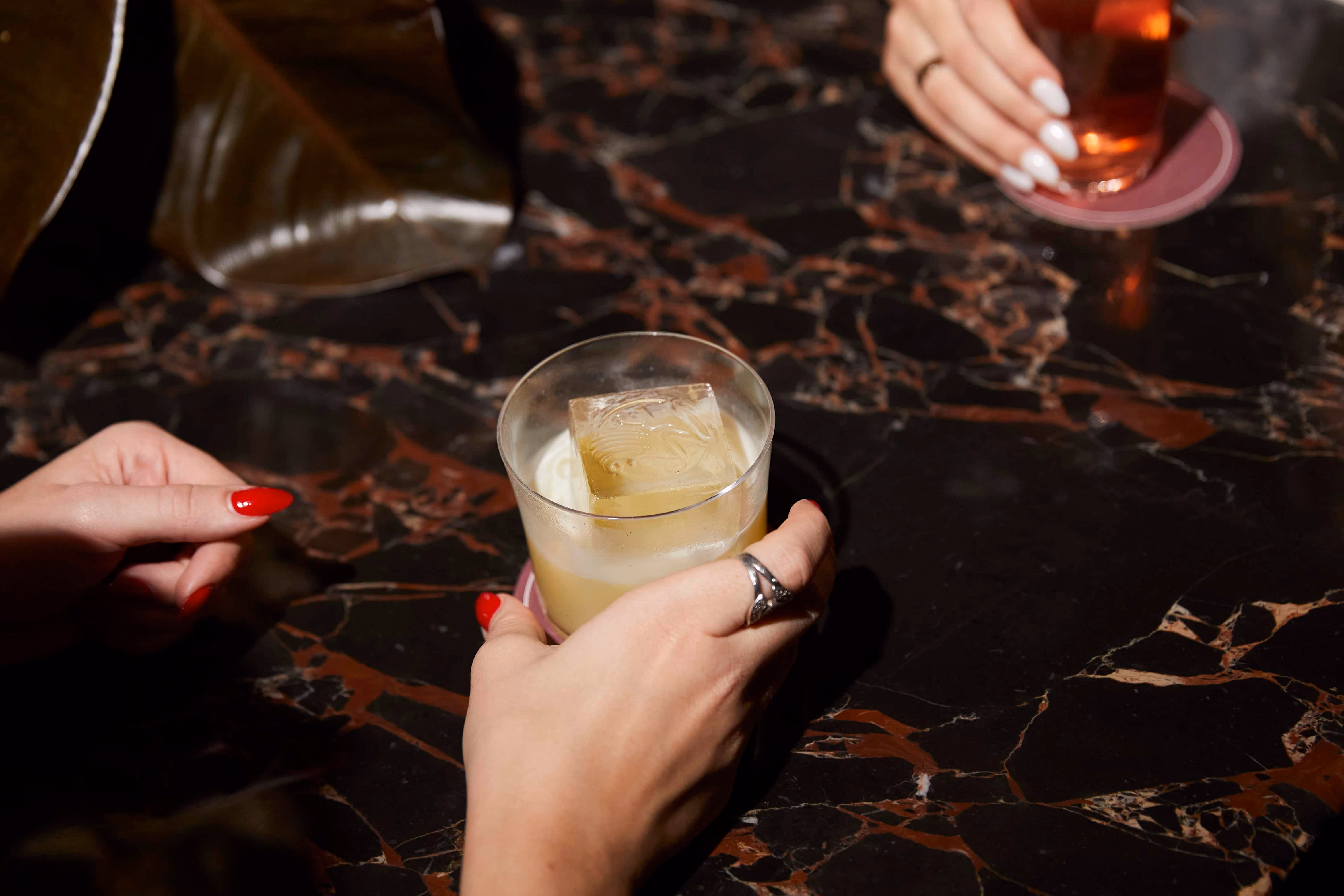 nightlife tips for choosing bars
