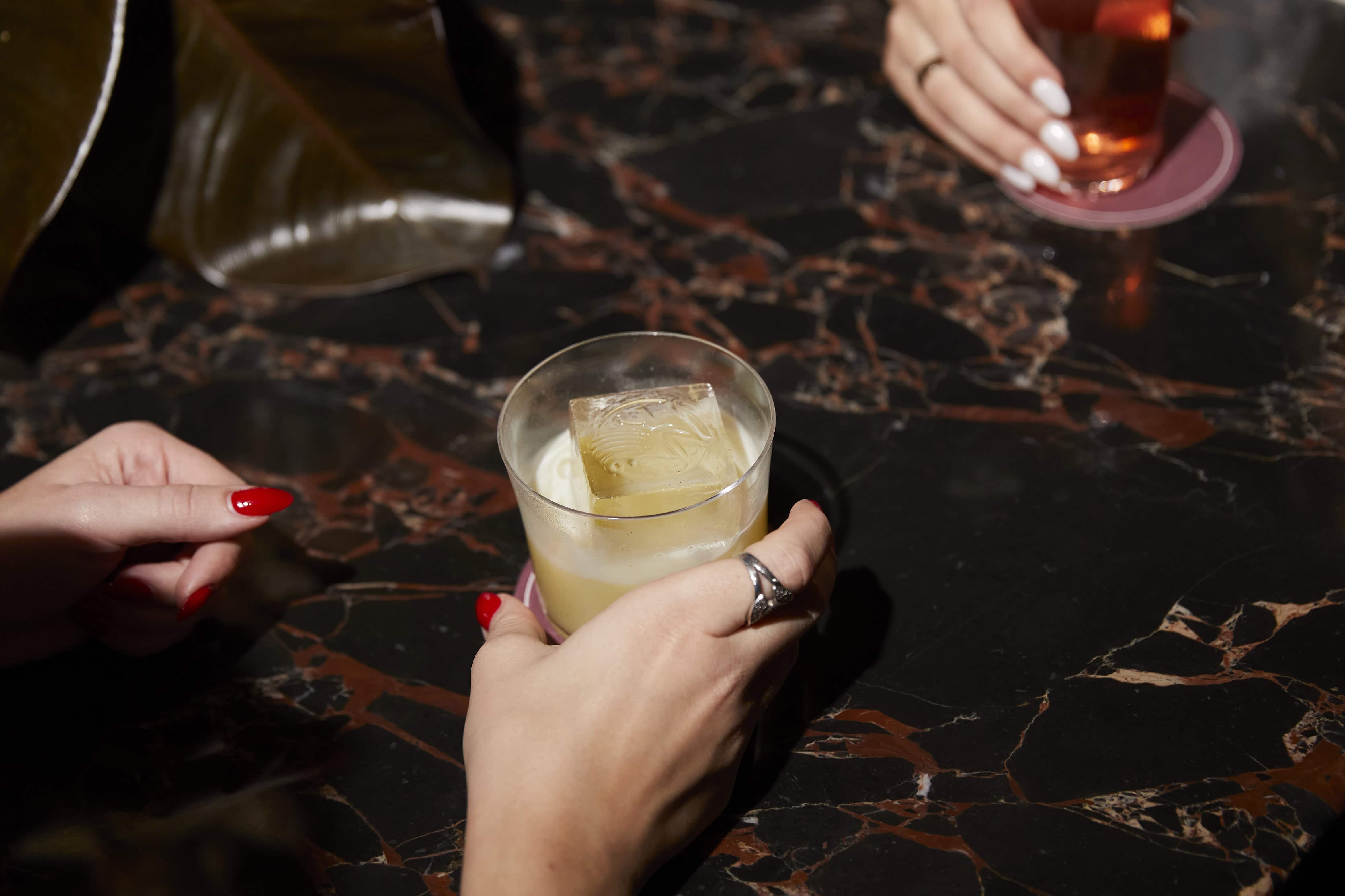 nightlife tips for choosing bars