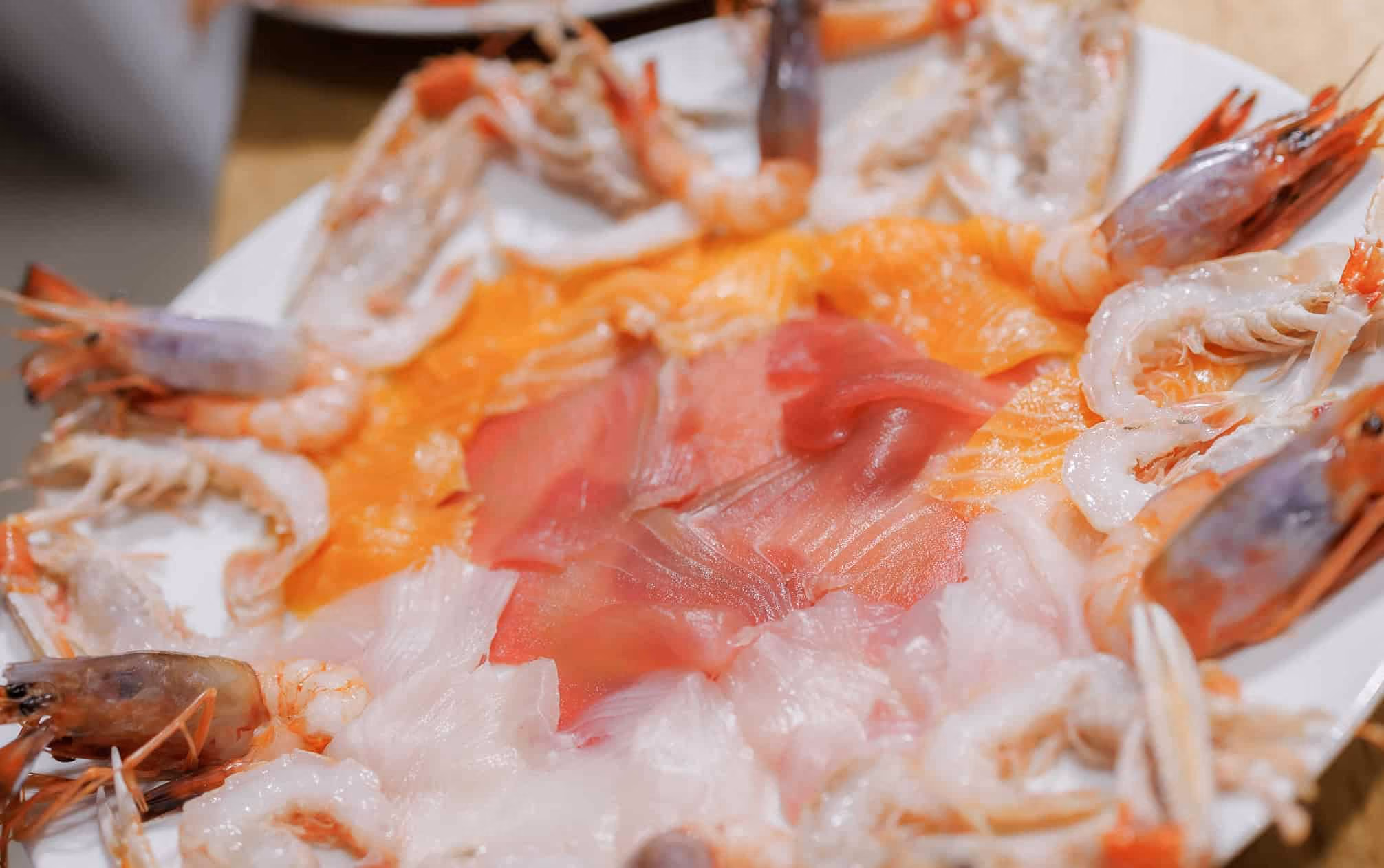 сәнді арақ карпаччо кешкі асы