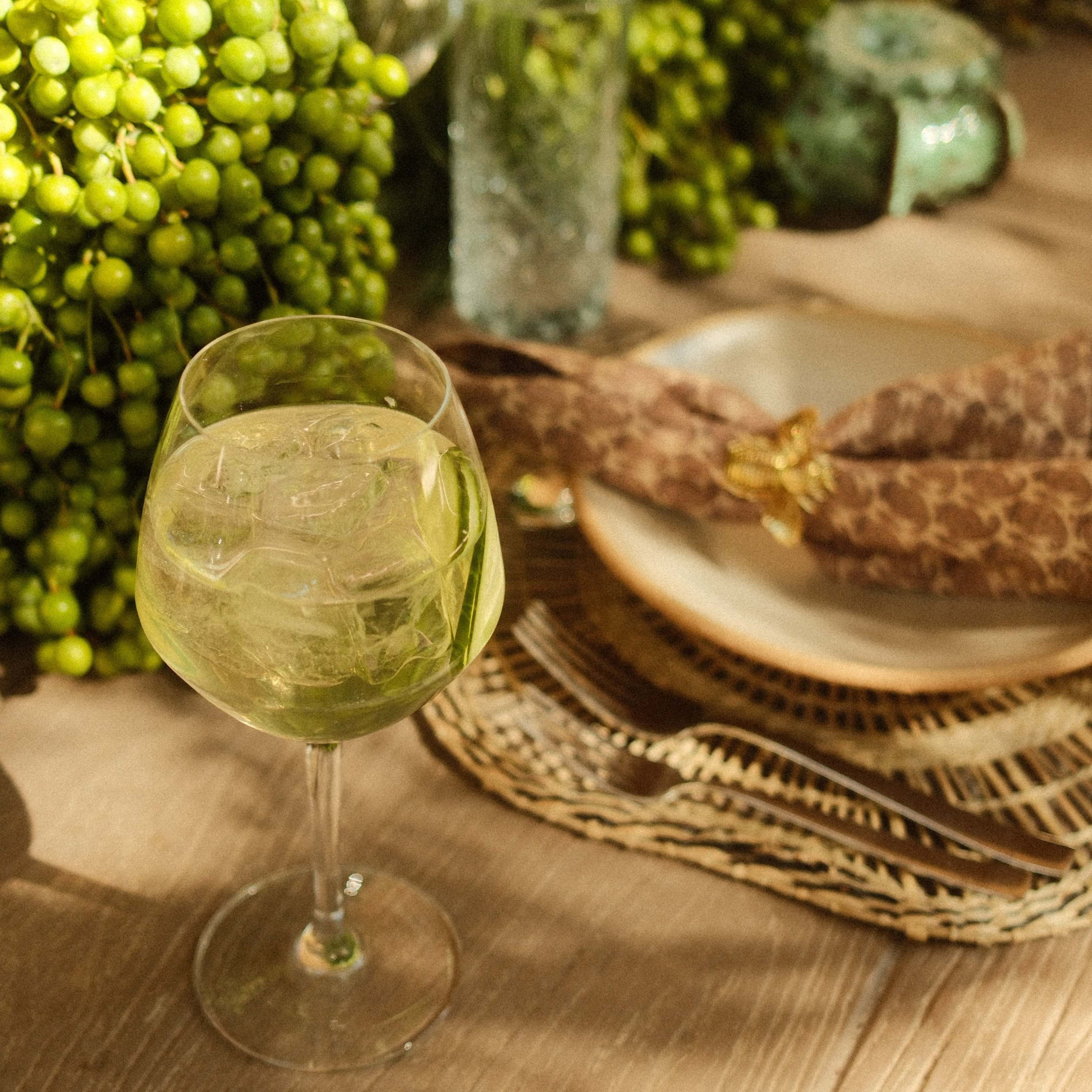 The Luxury Spritz: Effervescent Vodka Cocktails for Outdoor Living